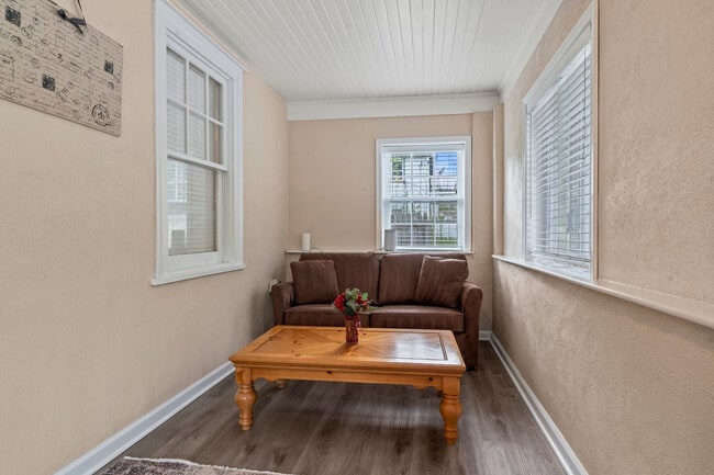 Building Photo - 42 Old Lancaster Rd