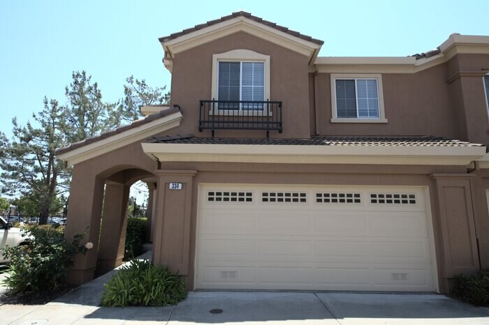 Foto principal - Milpitas 2 story Town House. 3 bedrooms, 2...