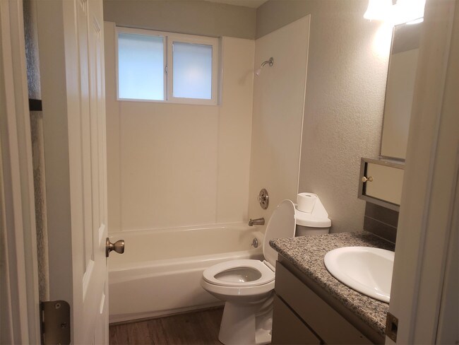 Foto del edificio - 1334 W Garland Ave