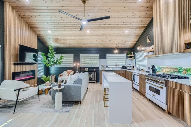Foto del edificio - 852 N Houston Ave