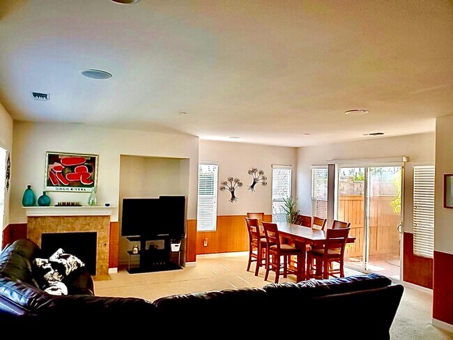 Building Photo - 1610 Phoenix Ct