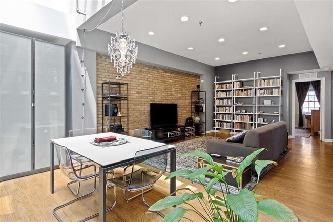 Foto del edificio - 357 Varick St