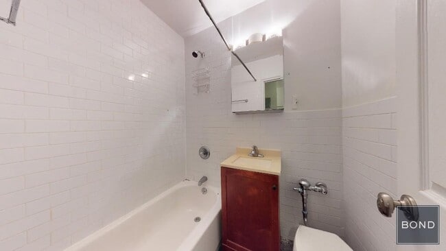 Building Photo - 432 E 83rd St