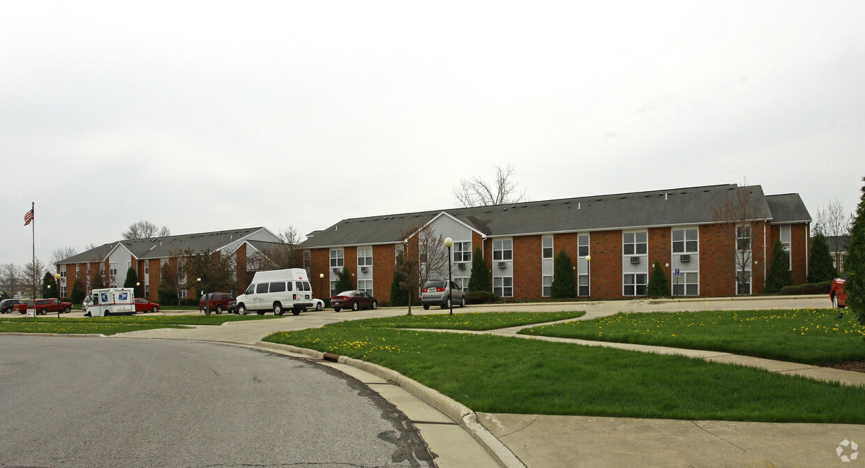 Foto del edificio - Huron Manor Apartments