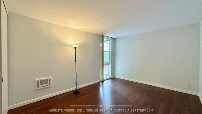 Foto del edificio - Beautifully Renovated Condo in Prime Location