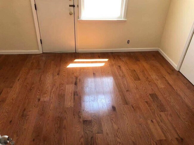 Foto del edificio - 74 W 7th St