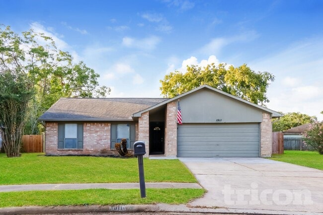 Building Photo - 1911 Deaf Smith Dr