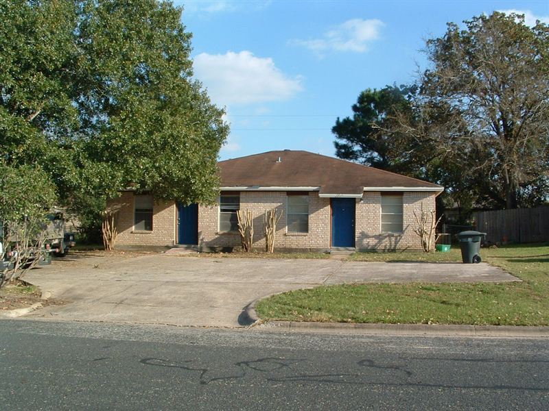 Primary Photo - 2 br, 1 bath Duplex - 802 San Saba Dr