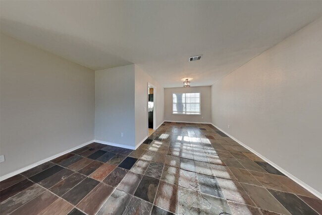 Foto del edificio - 7611 Round Grove Ln