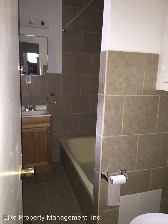 Building Photo - 1 br, 1 bath House - 629 W. Princess St. A...