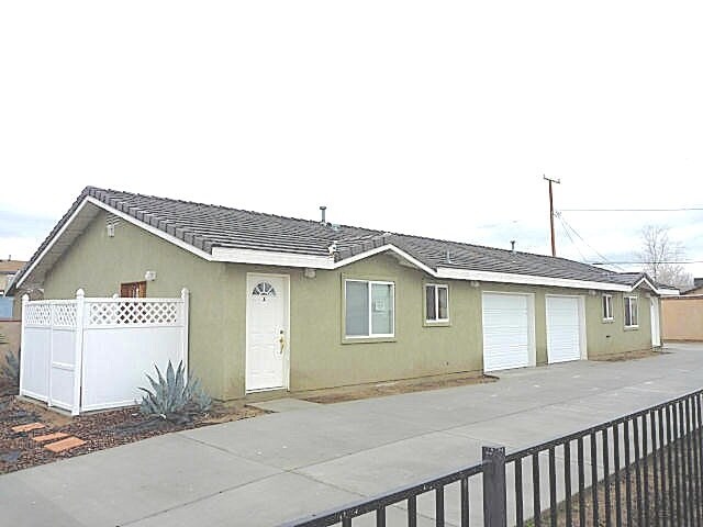 Foto del edificio - 38737 Larkin Ave