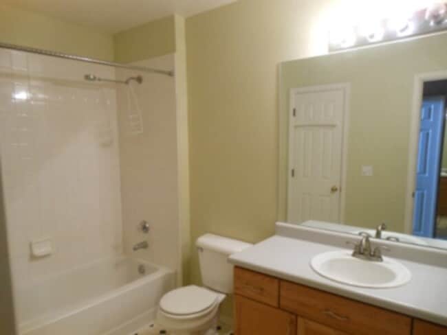 Foto del edificio - Topaz at Indian Creek 2 story with basemen...
