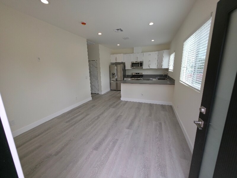 Foto principal - 18635 Knapp St