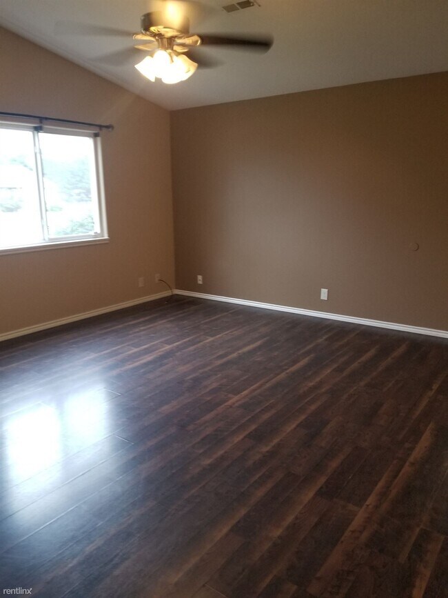 Building Photo - 3 br, 1 bath Duplex - 826 S Richmond Ave