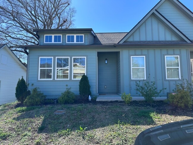 Building Photo - 136 McCowat St