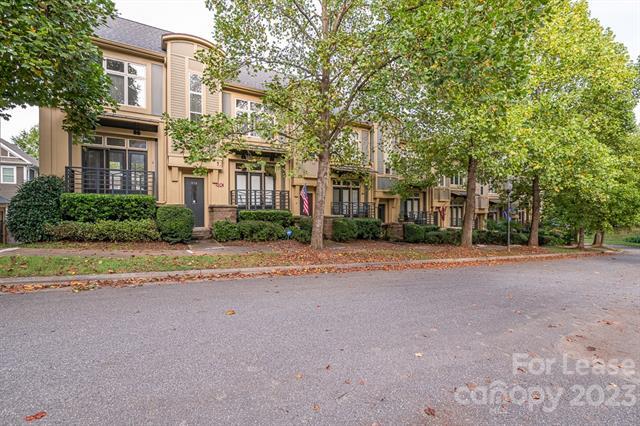 Building Photo - 916 Garden District Dr