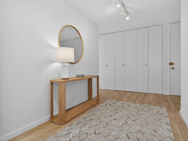 Building Photo - 65 E India Row