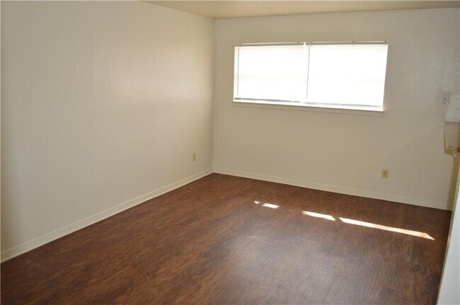 Building Photo - 2500 S Fielder Rd