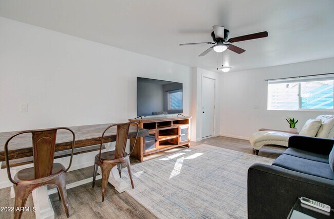 Foto del edificio - 263 S Sutherland St