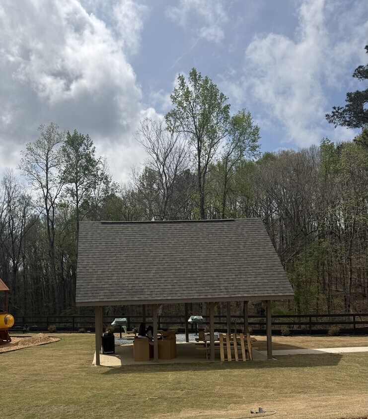 Foto del edificio - 299 Summit Dr W