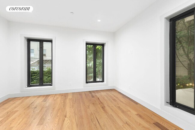 Foto del edificio - 978 Bedford Ave