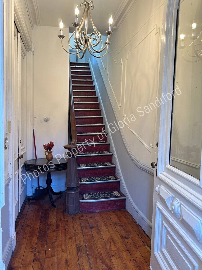Building Photo - 493 Halsey St
