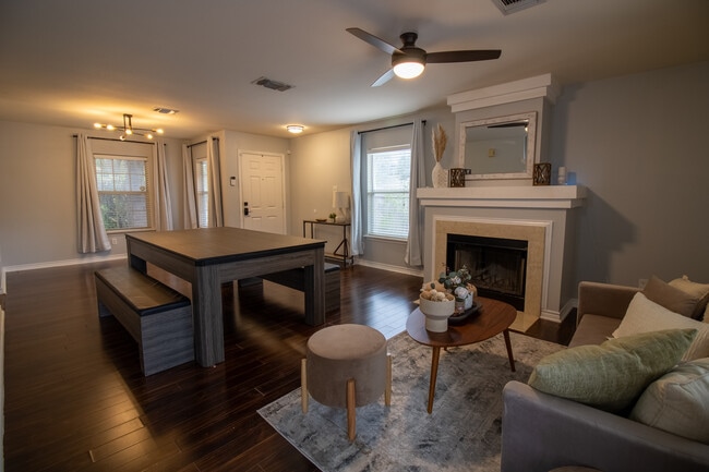 Building Photo - 23 Brieley