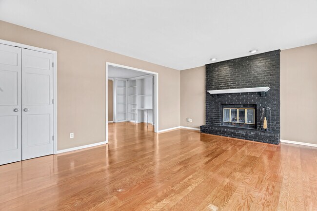 Building Photo - 513 River Bend Estates Dr