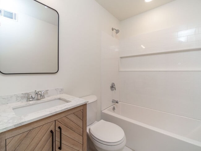 Foto del edificio - 55 Highland Dr