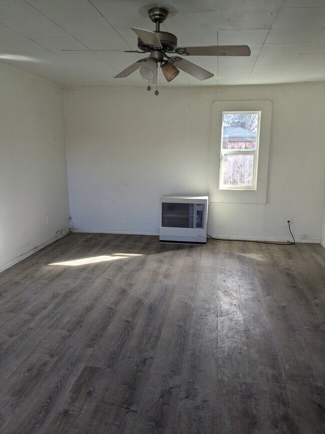 Building Photo - 1017 Mitchell St