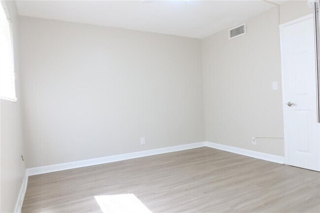 Foto del edificio - 1010 SE 15th St