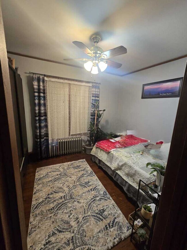 Building Photo - 1014 E Prairie Ave