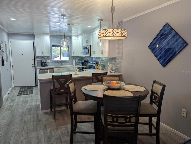 Foto del edificio - 1634 Stickney Point Rd