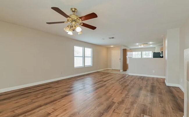 Building Photo - 1322 E Broadmor Dr