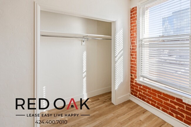 Foto del edificio - Lovely Bachelor Studio with Hardwood Style...