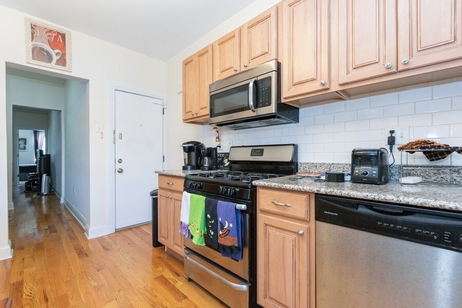 Primary Photo - 120 Adams St