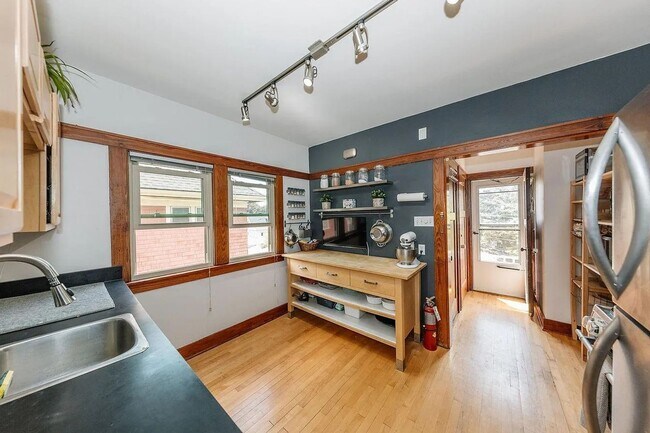 Foto del edificio - DG-1549/1551 N 57th Street