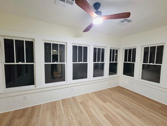 Foto del edificio - 119 S Belmont St