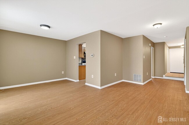 Foto del edificio - 70 Hampshire Dr