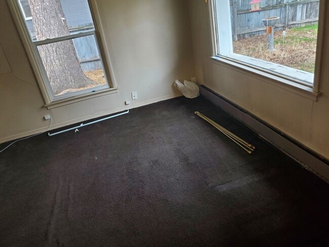 Building Photo - 2 Bedroom/ 1 Bathroom West Central Spokane...