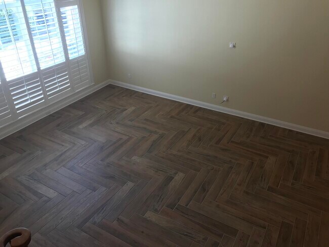Building Photo - 1496 Oakmont Pl