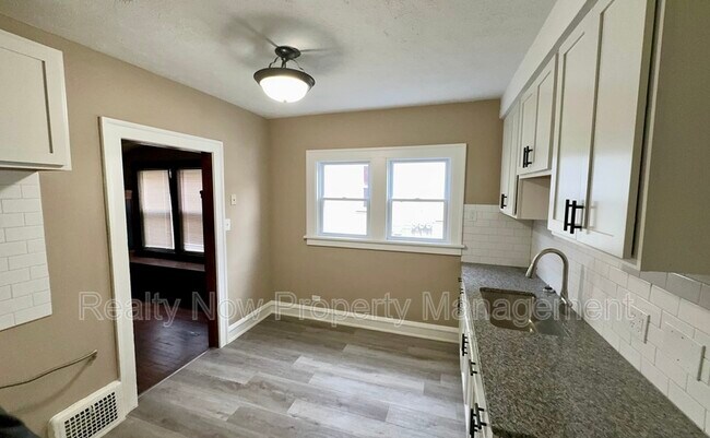 Building Photo - 3338 Desota Ave