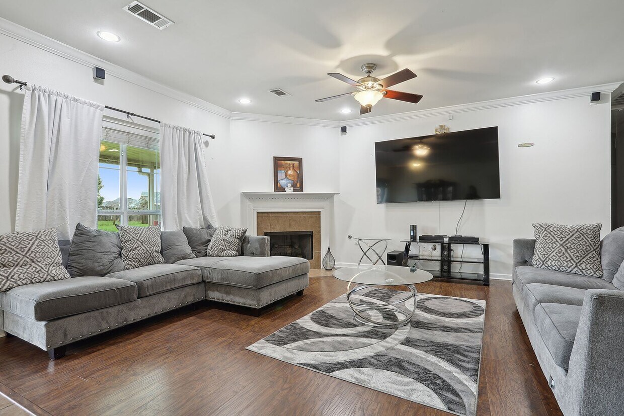 Primary Photo - 3BR/2BA home in Denham Springs!