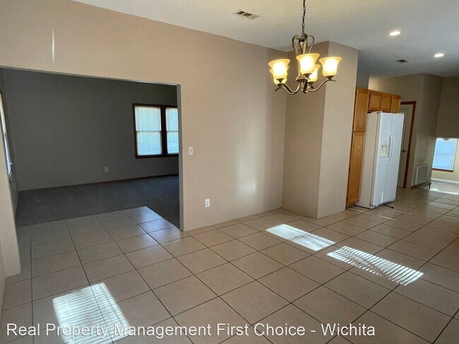Foto del edificio - 3 br, 2 bath House - 548 N Volutsia St