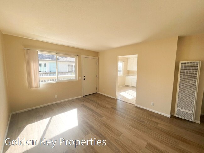 Foto del edificio - Nice 2 BR / 1 BA second story apartment lo...