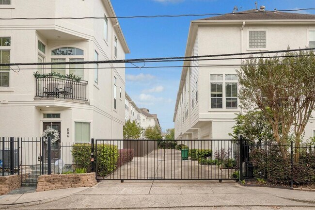Foto del edificio - 3930 Blossom St