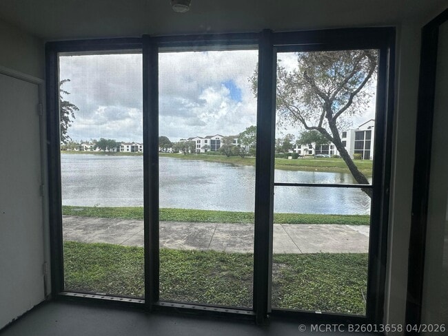Building Photo - 208 Lake Pointe Dr