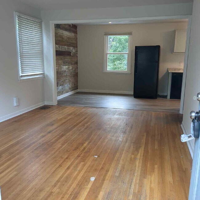 Photo - 493 Westcrest Dr House