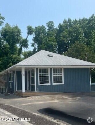 Building Photo - 18 Caribbean Ct