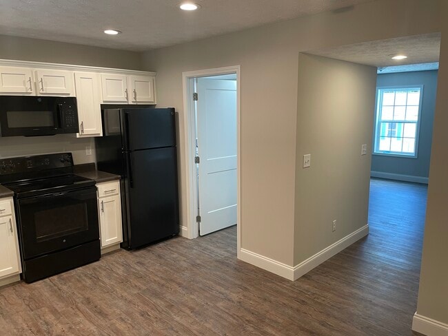 Building Photo - 1011 W 5th St